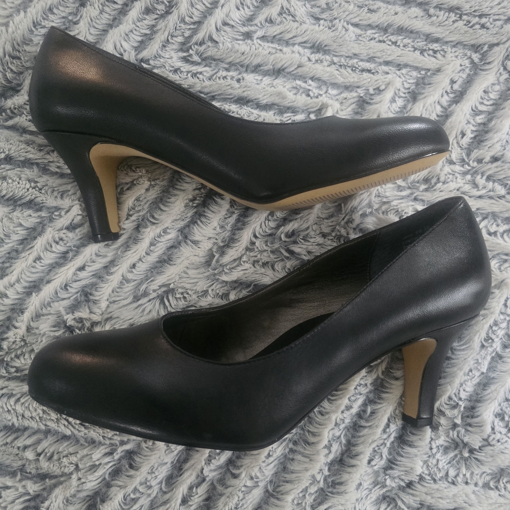 GENUINE Leather Ros Hommerson Elegant Black Heels